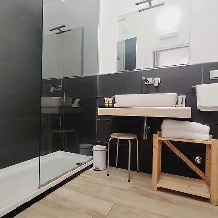 特莱索格尼5号旅舍 4* 斯培西亚