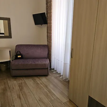 特莱索格尼5号旅舍 4*