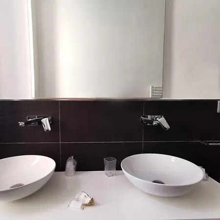 特莱索格尼5号旅舍 4*