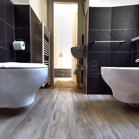 特莱索格尼5号旅舍 4* 斯培西亚